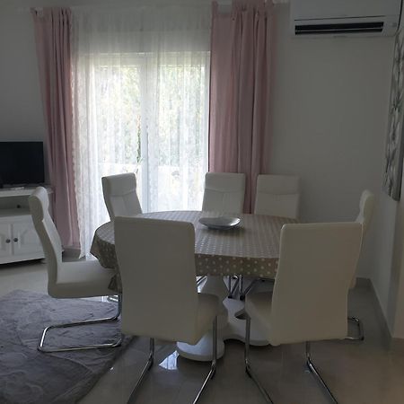 Apartments Mare Banjol ภายนอก รูปภาพ