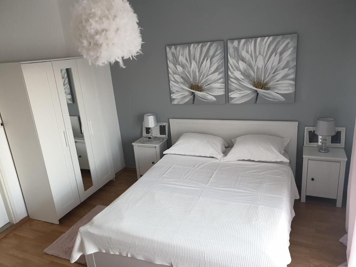 Apartments Mare Banjol ภายนอก รูปภาพ