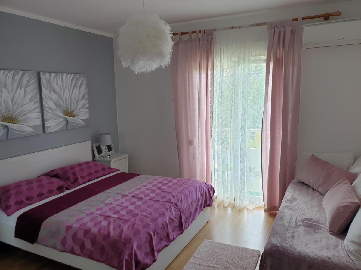 Apartments Mare Banjol ภายนอก รูปภาพ