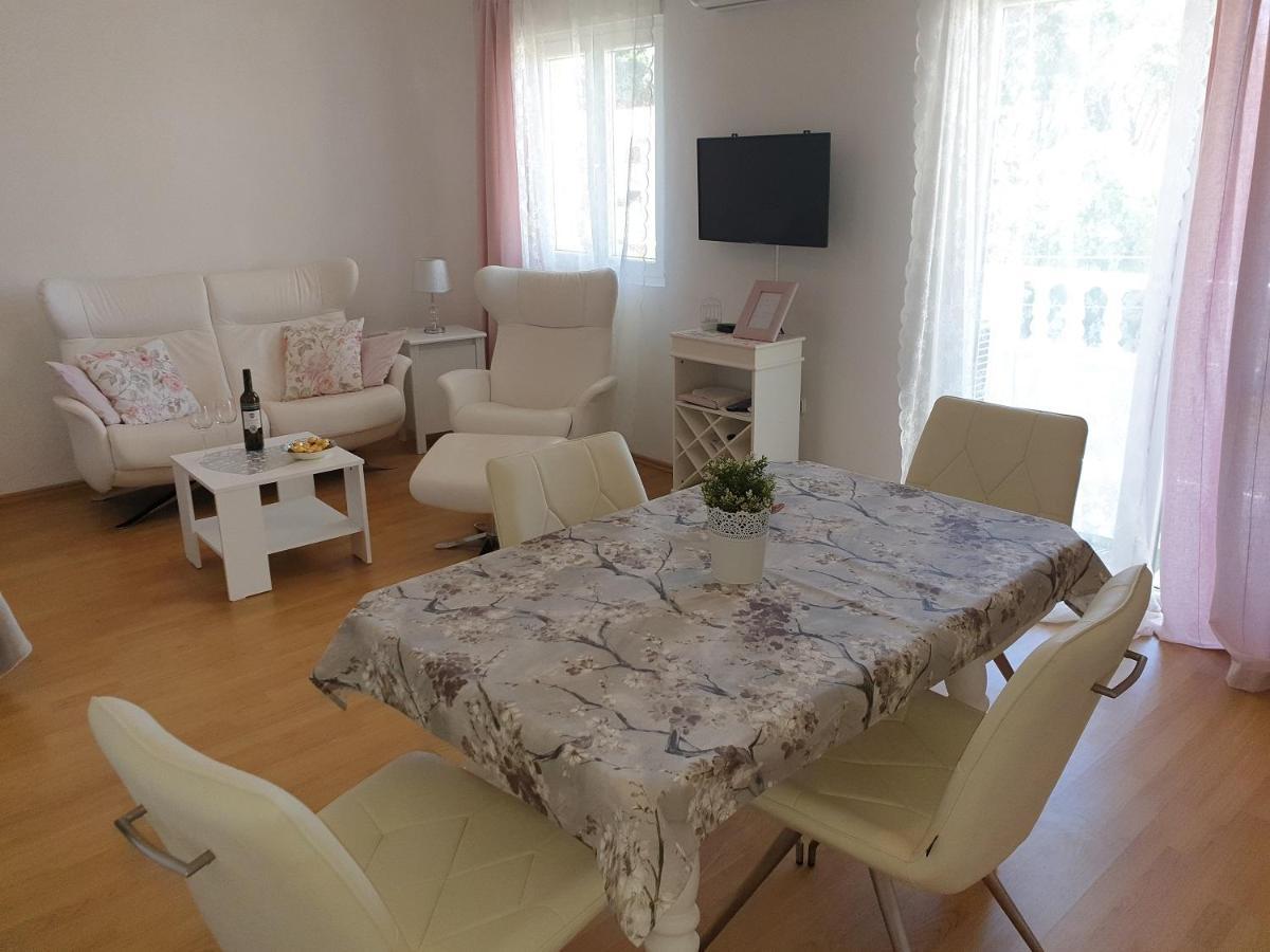 Apartments Mare Banjol ภายนอก รูปภาพ